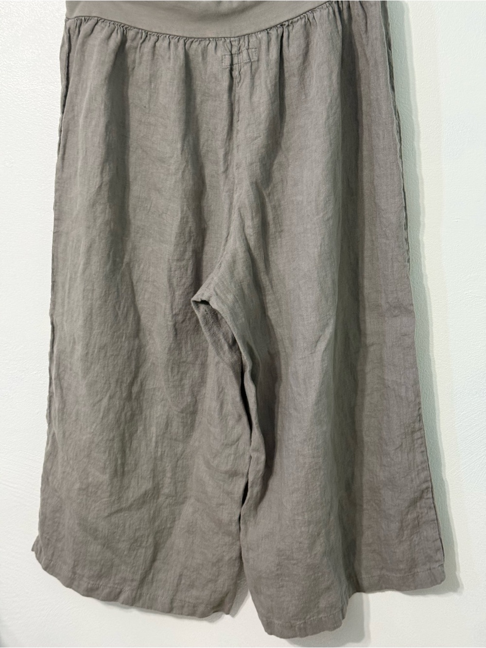 Flax Relaxed Linen Wide-Leg Capris in Gray size medium - Picture 3 of 6